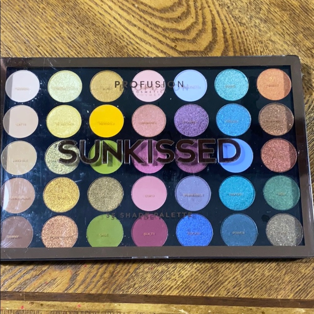 Sun kissed eyeshadow palette
